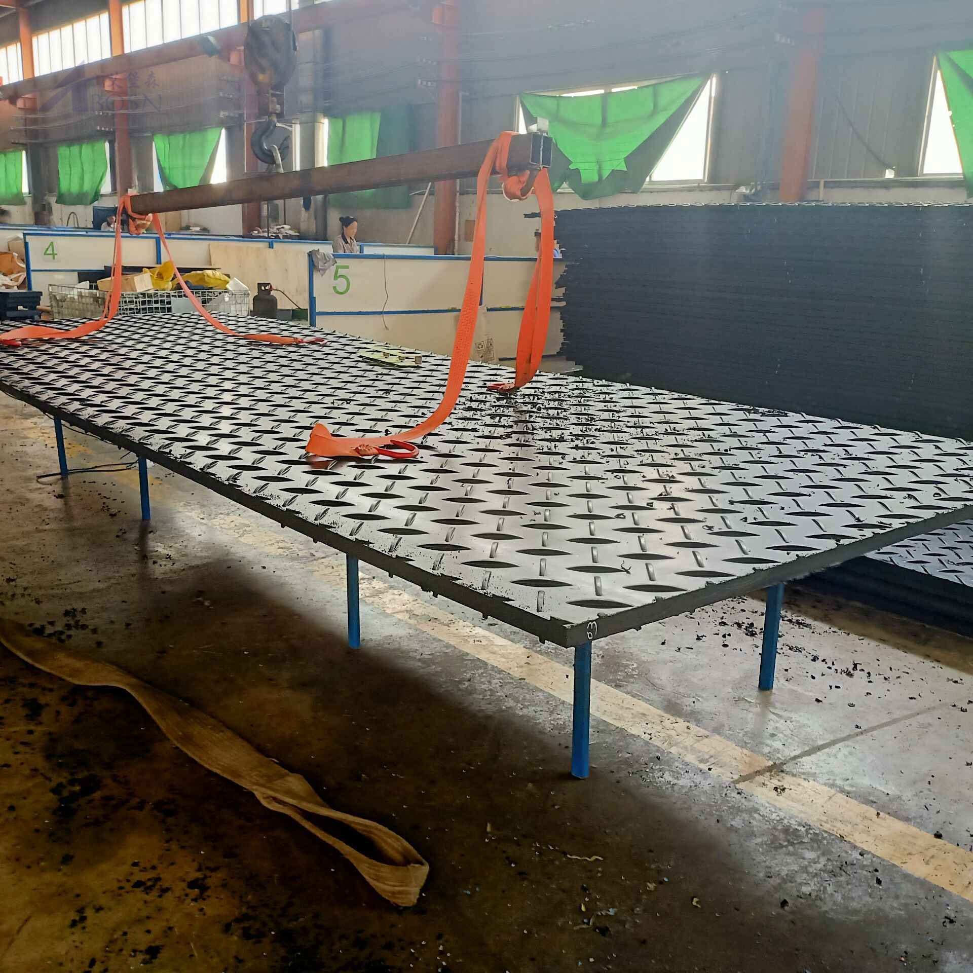 Пользовательские логотипы Hdpe Ground Protection Mats Protection Track Mats System